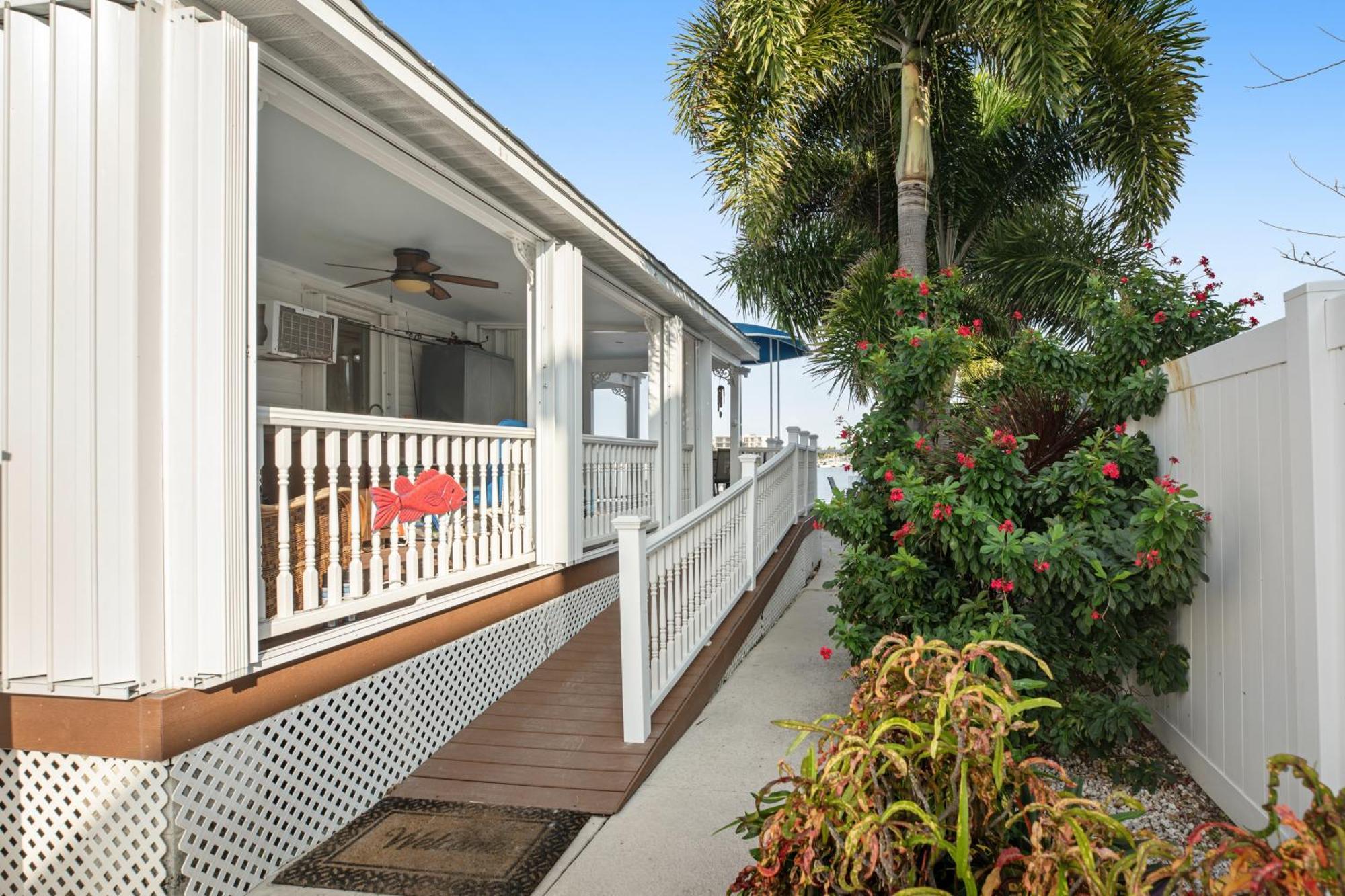 Marathon Magic Villa Exterior photo